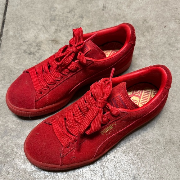 Puma Suede Red Monochrome Sneakers Shoes - Picture 2 of 4